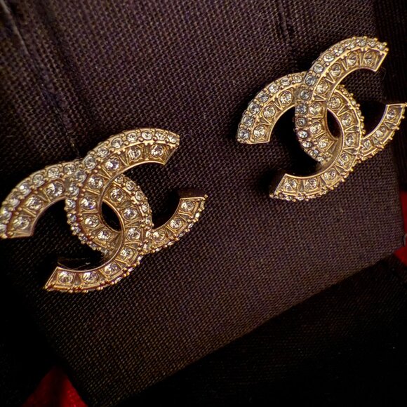 Authentic CHANEL CC EARRINGS - Picture 2 of 5
